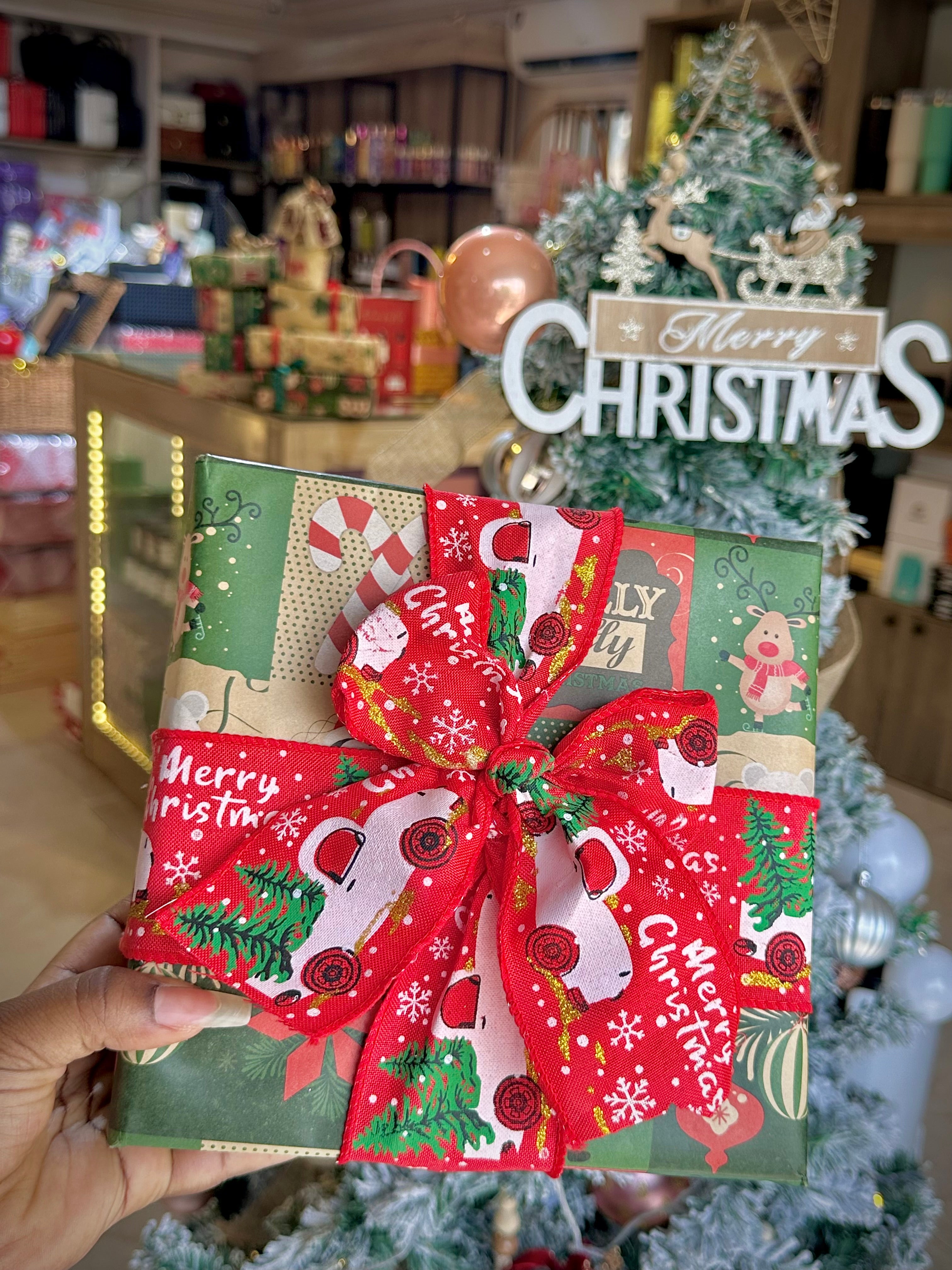 CHRISTMAS GIFT WRAPPING 🎁