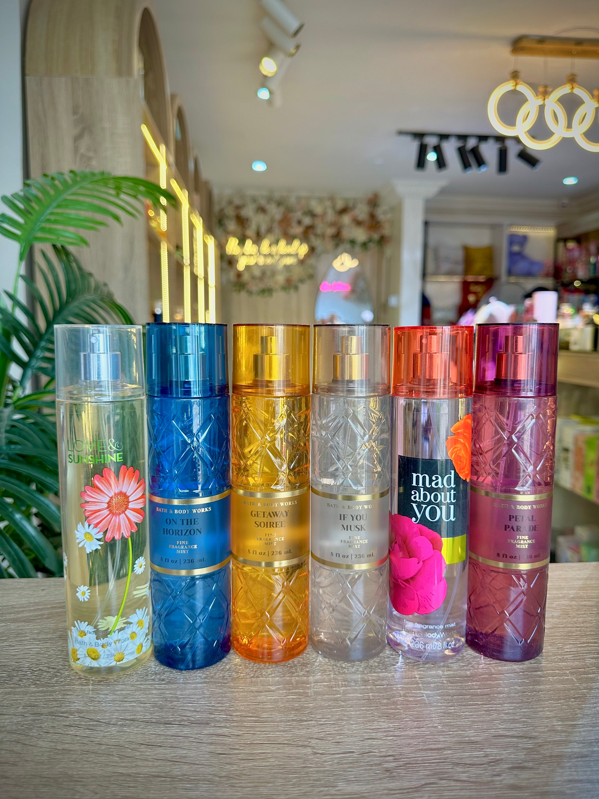 BATH AND BODY WORKS MIST 236ml